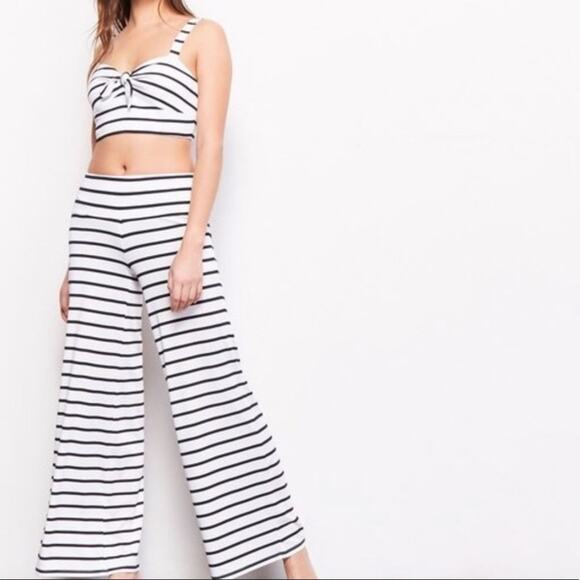 BB Dakota Top Striped Tie Knot Front Crop - Picture 5 of 7